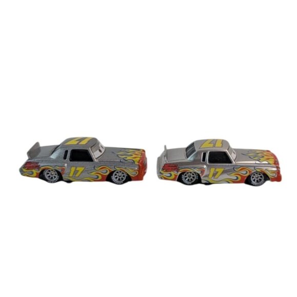 Disney Pixar Cars Diecast #17 Darrell Cartrip & #11 Mario Andretti Lot of 2 - Picture 4 of 13